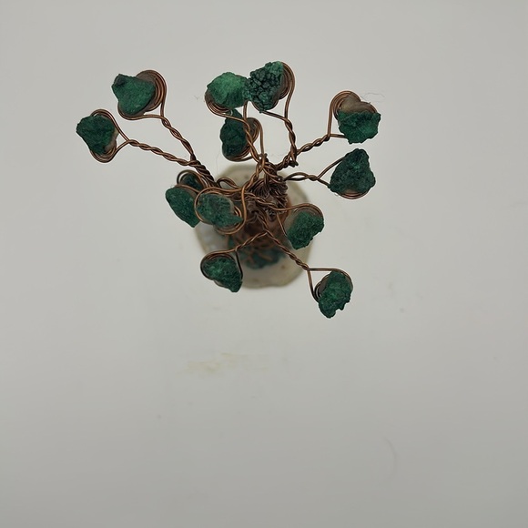 Natural raw malachite wire tree on natural agate slab - Picture 5 of 5